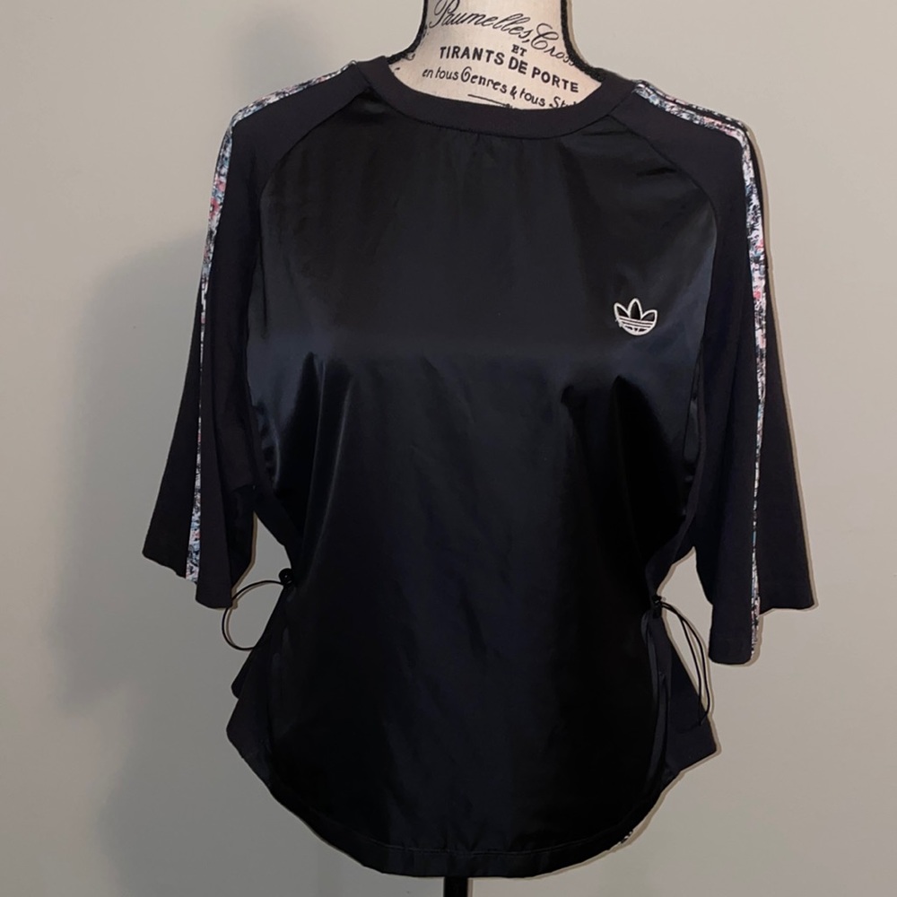 Cotton and polyester black waisted adidas shirt